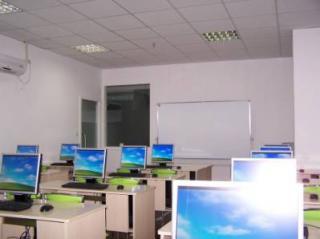 春風(fēng)化雨育桃李 上?；肝慕逃畔⒆稍?xún)師生風(fēng)采掠影